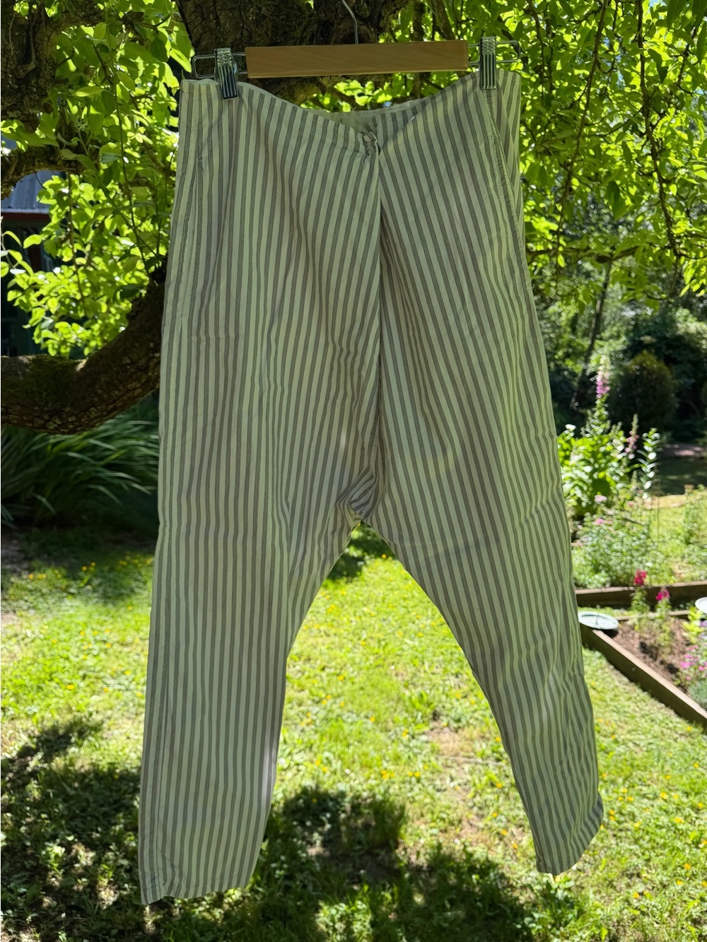 Albumdifamiglia Striped High-Rise Tapered Women’s Pants in Green and White